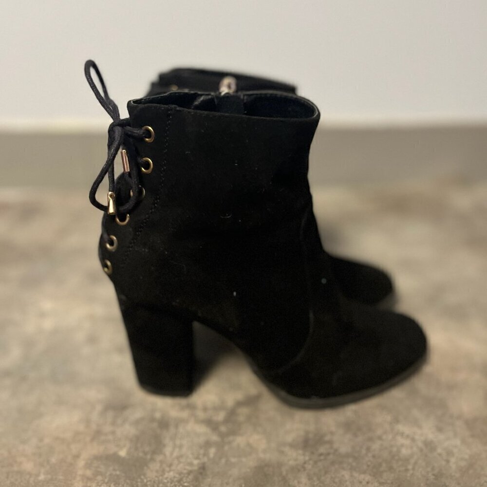 0524-34 Lace Booties - Picture 3 of 4